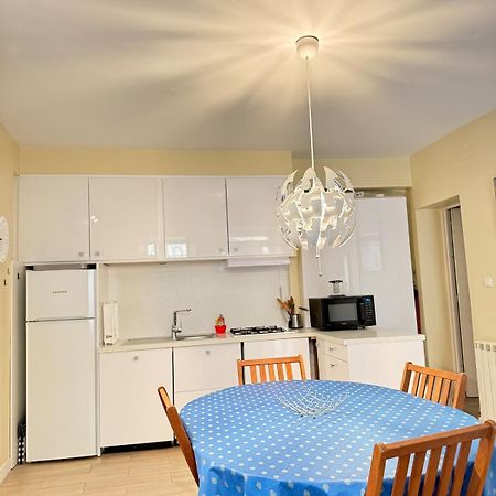 Le Favorin 1 Apartment Arles Bagian luar foto